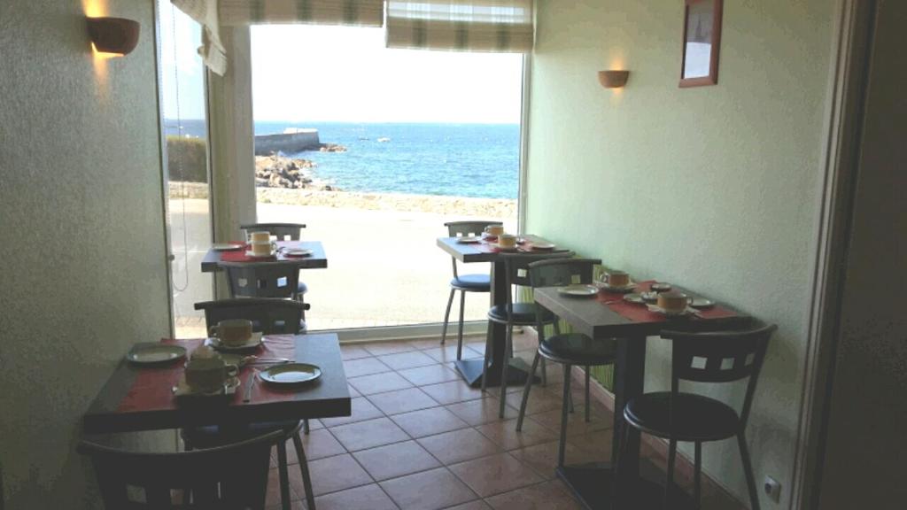 Nespecifikovaný výhled na moře nebo výhled na moře při pohledu z hotelu