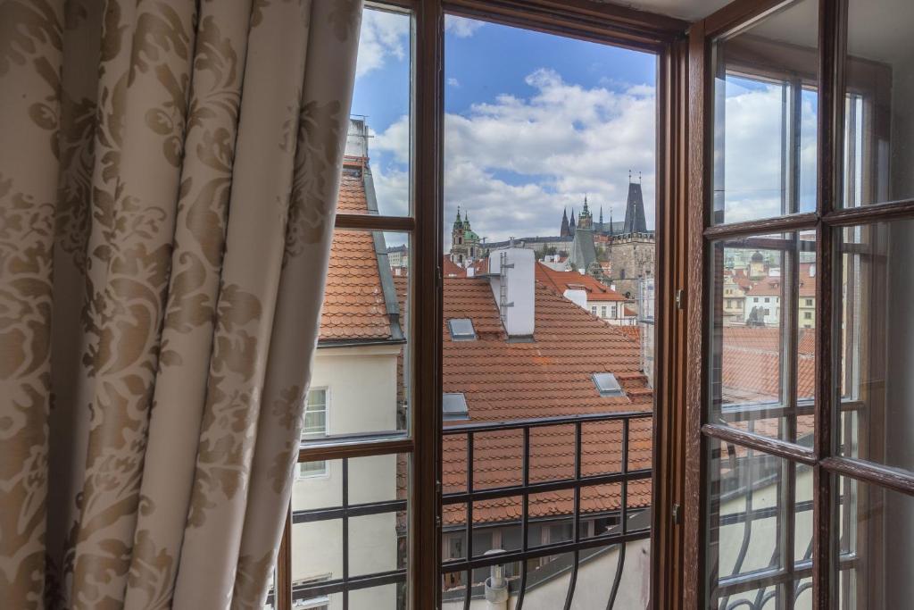Nespecifikovaný výhled na destinaci Praha nebo výhled na město při pohledu z hotelu