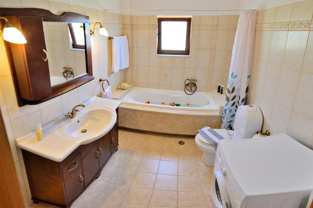 Łazienka w obiekcie Niriides Apartments