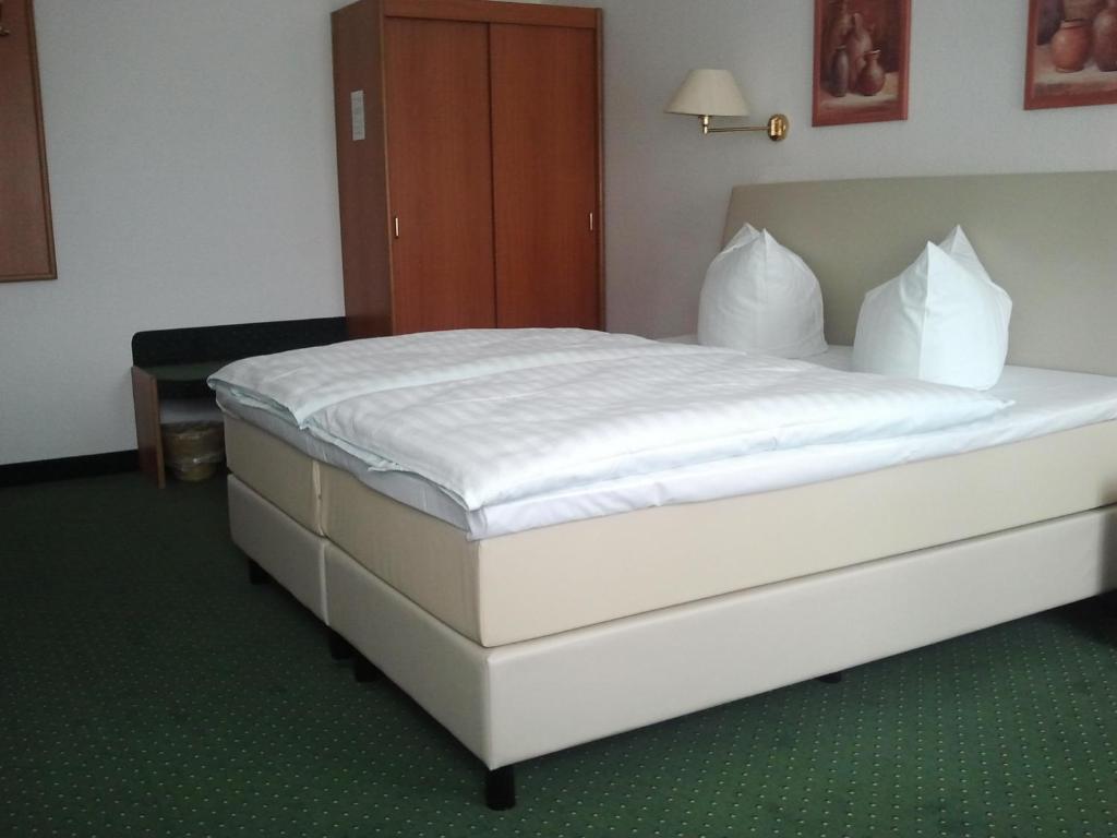 Postel nebo postele na pokoji v ubytování Hotel Evabrunnen