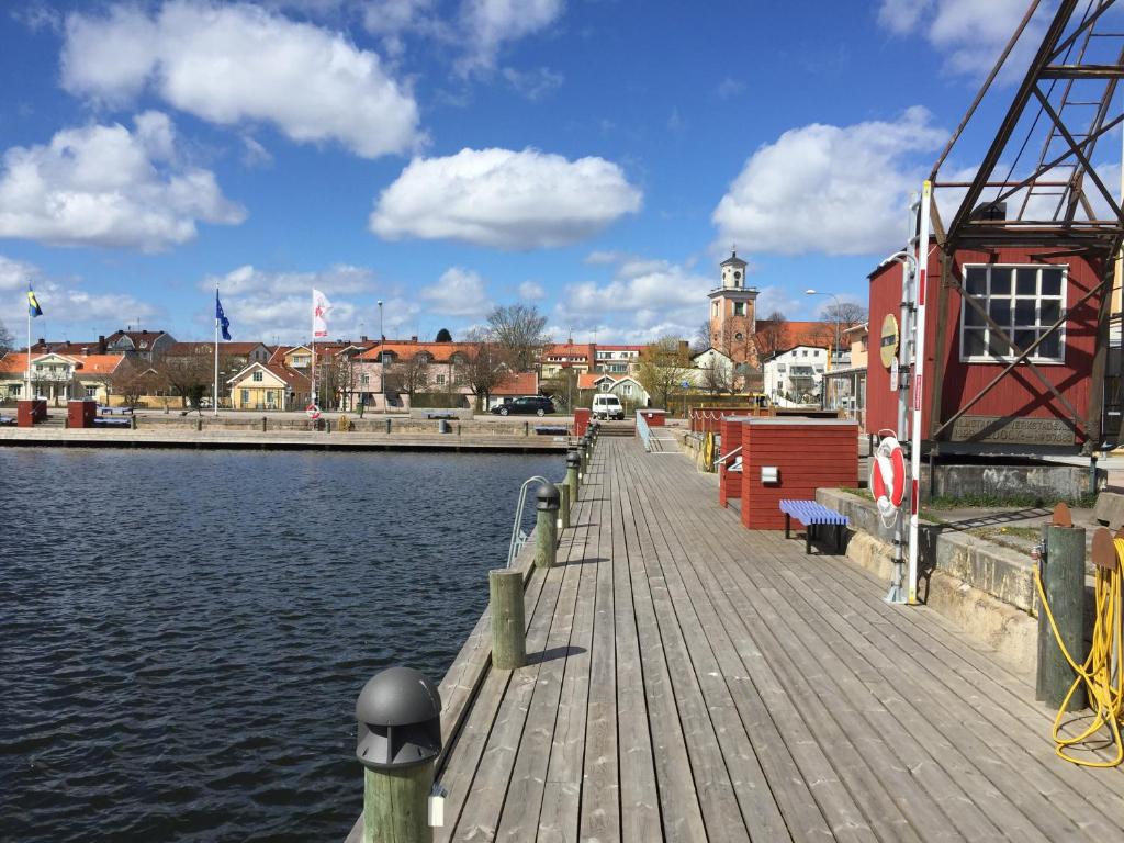 Výhled na řeku, která protéká v blízkosti hotelu