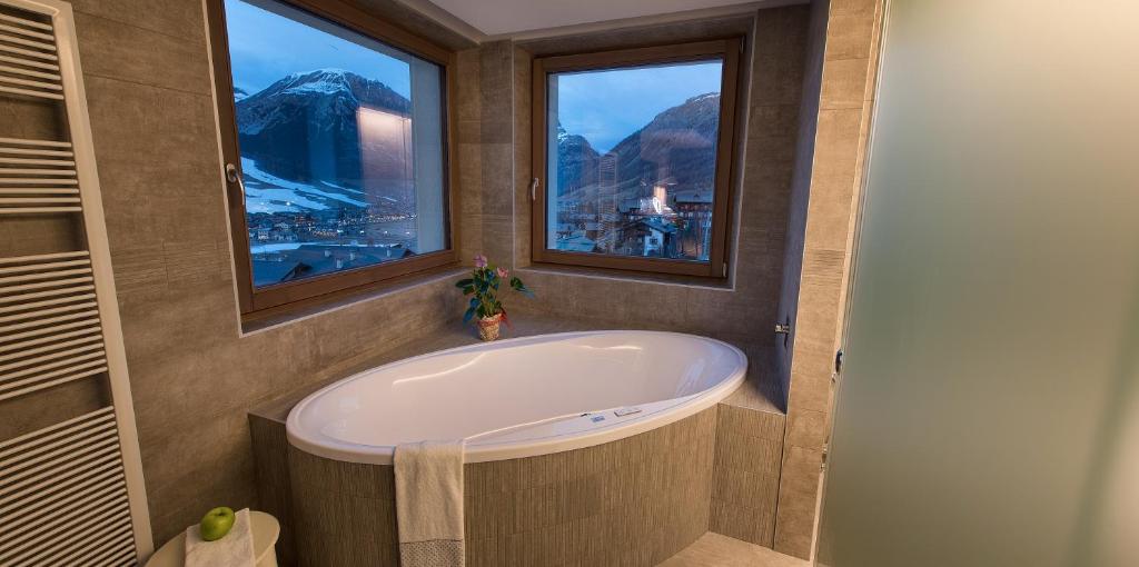Koupelna v ubytování Hotel Baita Montana