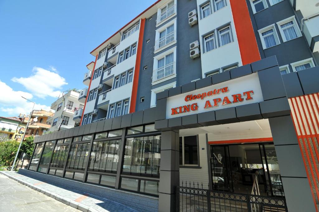 a building with a king arthur sign on it at Cleopatra King Apart in Alanya