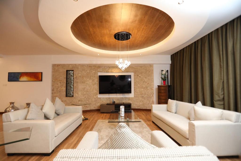 TV a/nebo společenská místnost v ubytování Bidwood Suite Hotel