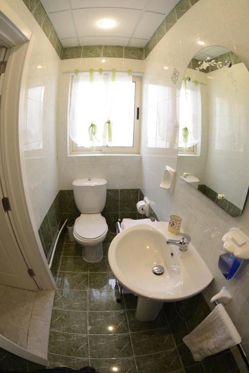 Koupelna v ubytování Village Corner 3 bedroom apartment with Garage