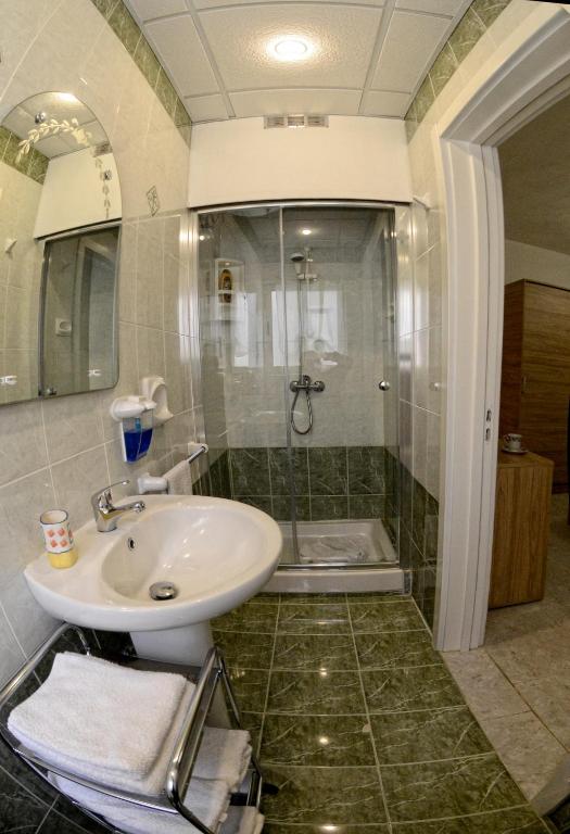 Koupelna v ubytování Village Corner 3 bedroom apartment with Garage