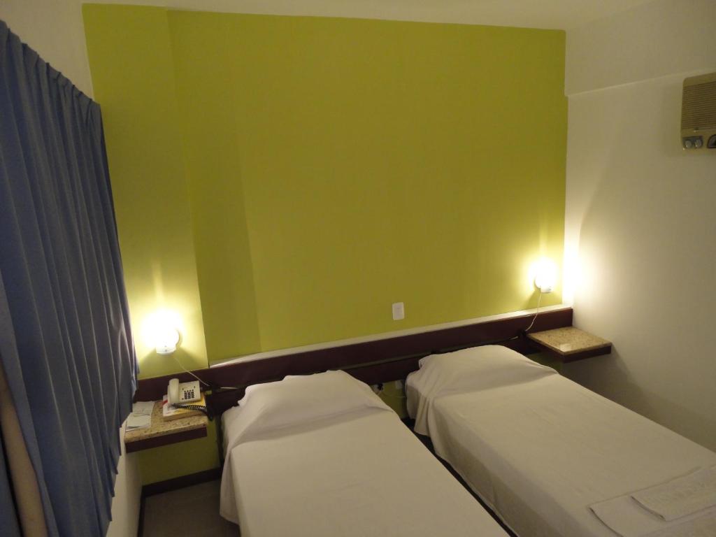 Cama ou camas em um quarto em Pisa Plaza Hotel