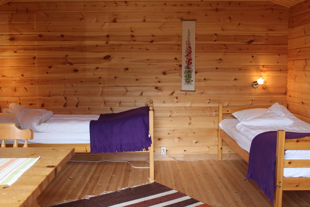 Postel nebo postele na pokoji v ubytování Höglunda Gård B&B Lantgård