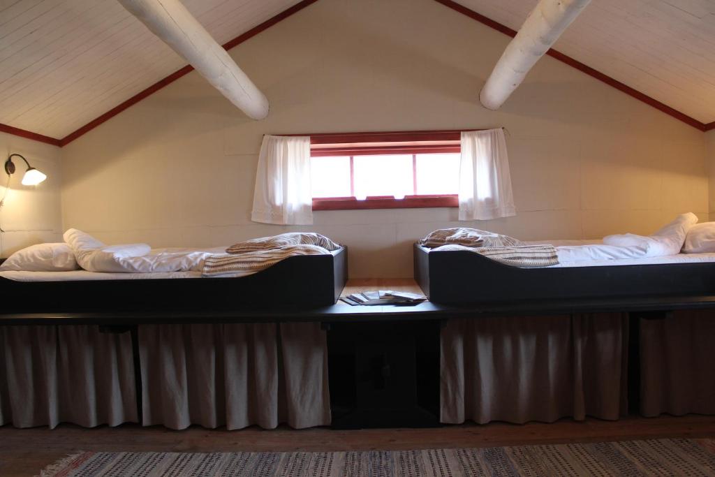 Postel nebo postele na pokoji v ubytování Höglunda Gård B&B Lantgård