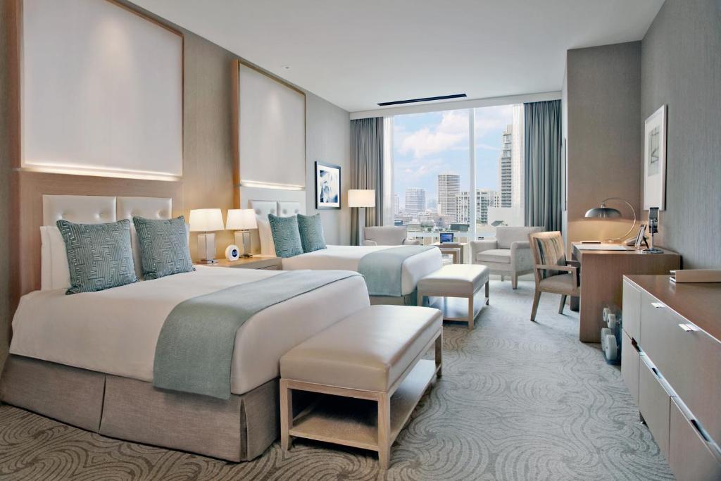 Trump International Hotel & Tower Chicago photo