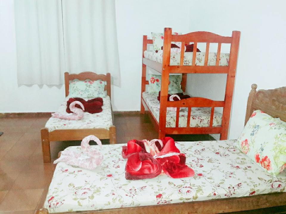 Ένα ή περισσότερα κρεβάτια σε δωμάτιο στο Pousada e Hostel Monalisa