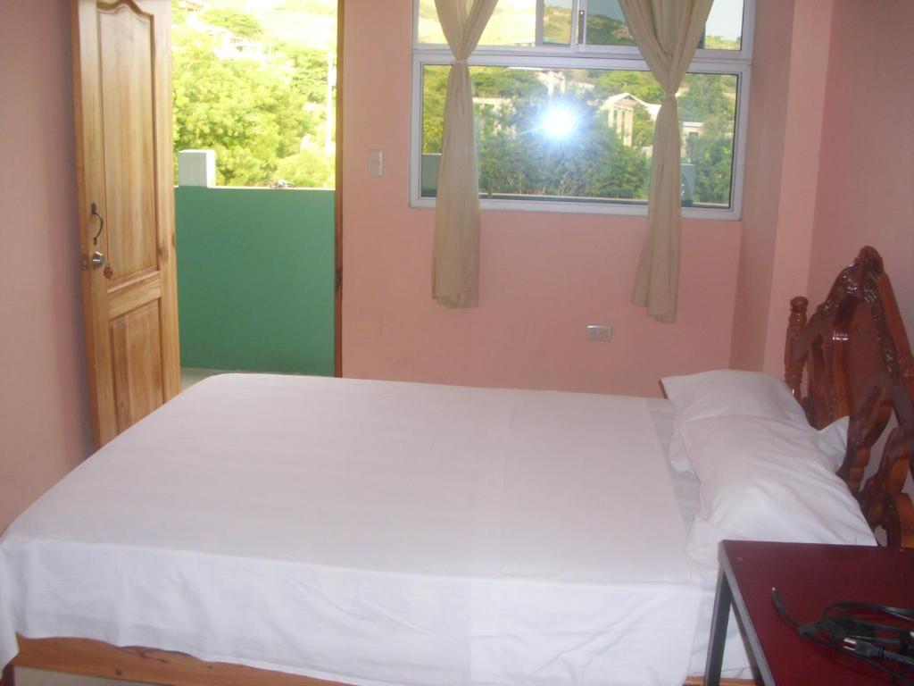 Postel nebo postele na pokoji v ubytování Hostal Alcazaba