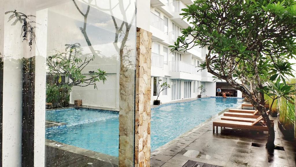 Бассейн в Paragon Hotel Seminyak или поблизости