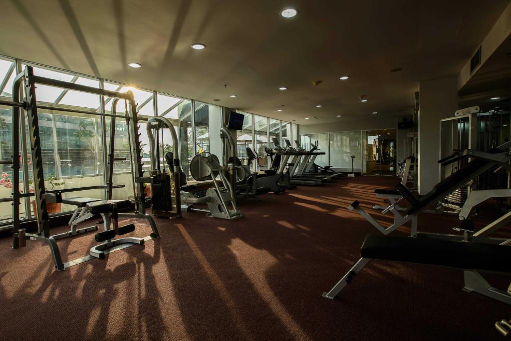 Fitness centrum a/nebo fitness zařízení v ubytování The Arista Hotel Palembang