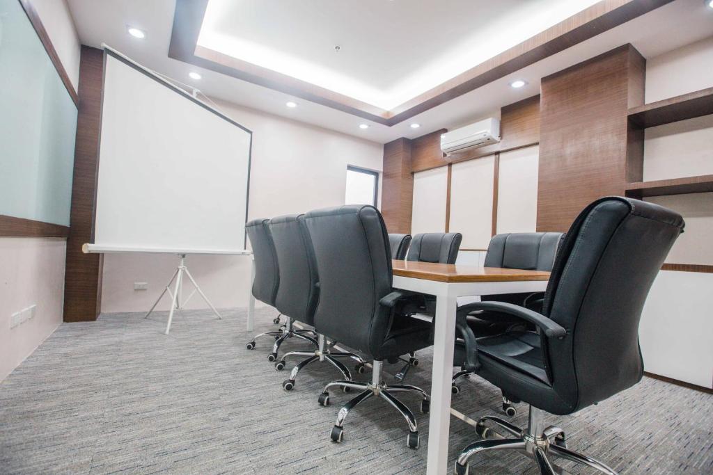 Konferenční prostory v ubytování Bed and Bath Serviced Suites