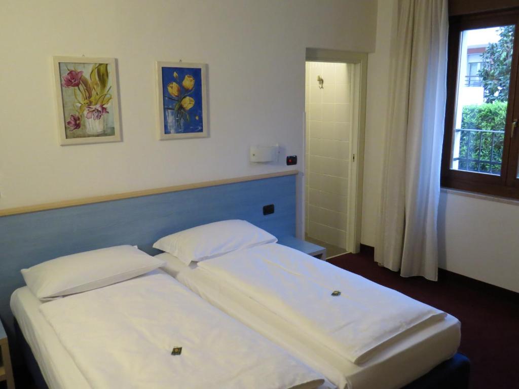 Postel nebo postele na pokoji v ubytování Hotel Villa Claudia
