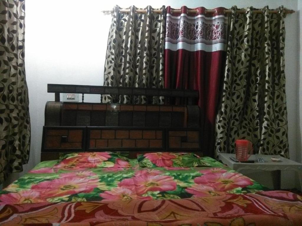Postel nebo postele na pokoji v ubytování Hotel Irshad Home Stay