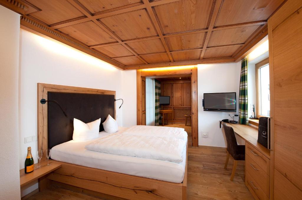 TV a/nebo společenská místnost v ubytování Hotel St Hubertus