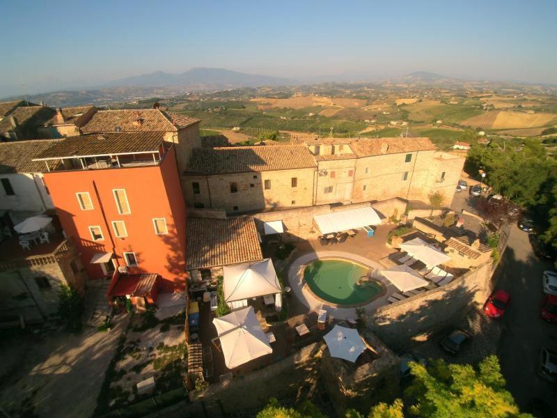 Bazén v ubytování Residence Borgo Da Mare nebo v jeho okolí