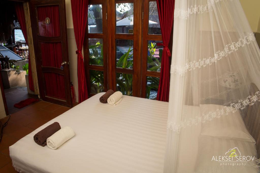 Giường trong phòng chung tại Joe's Cafe & Garden Resort