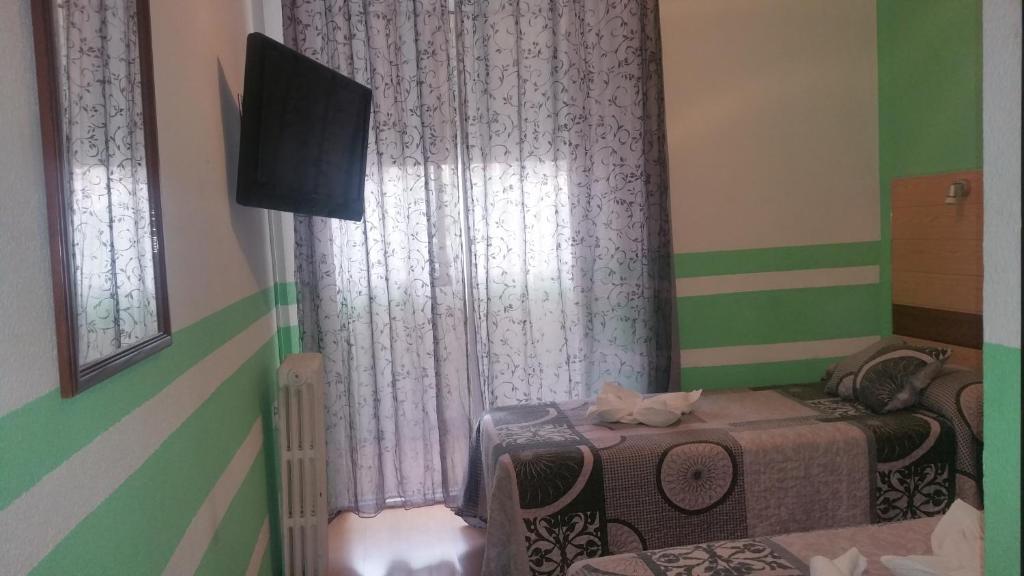 Hostal Lima - Dreibettzimmer