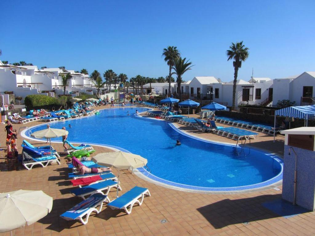 Bazén v ubytování Playa Blanca Sea View nebo v jeho okolí
