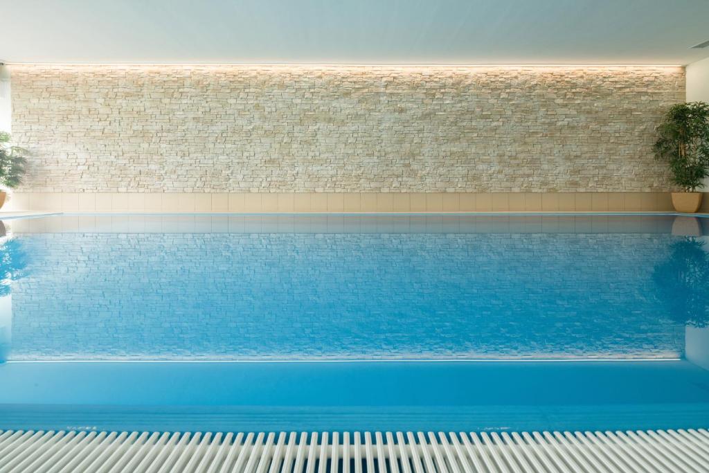 Bazén v ubytování Hotel Bellevue nebo v jeho okolí