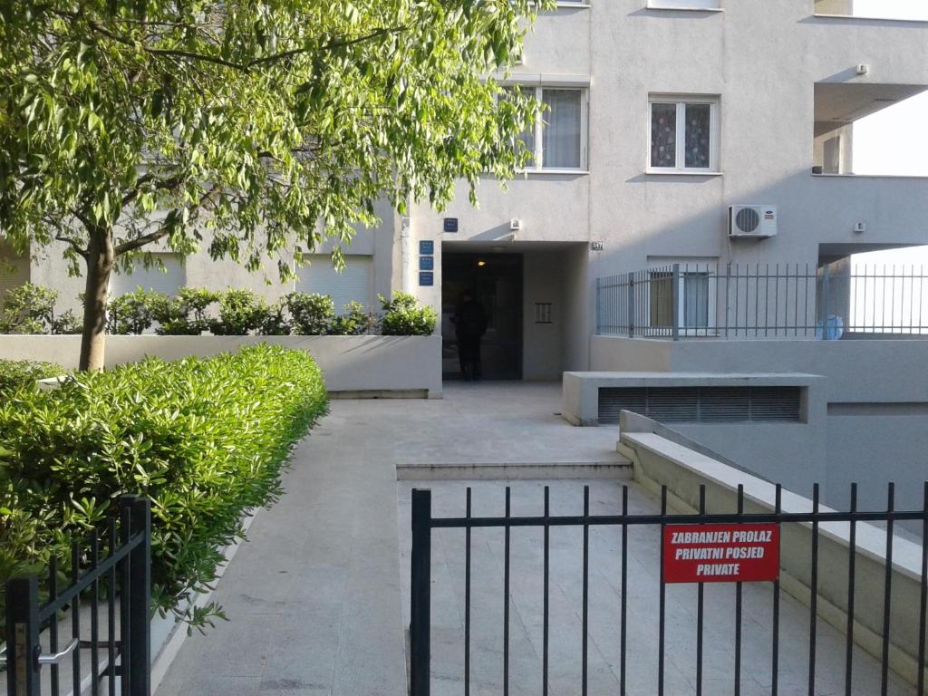 Budova, v ktorej sa apartmán nachádza