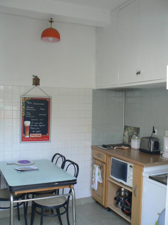 Kuchyň nebo kuchyňský kout v ubytování Au Petit chez Soi