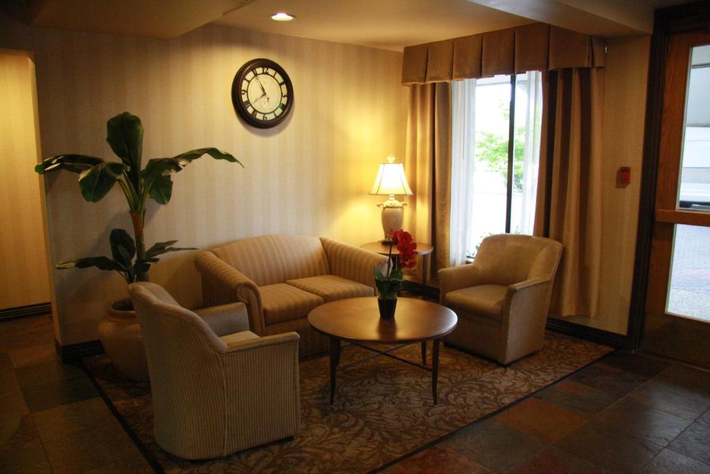Posezení v ubytování Baymont by Wyndham Seattle/Kirkland WA