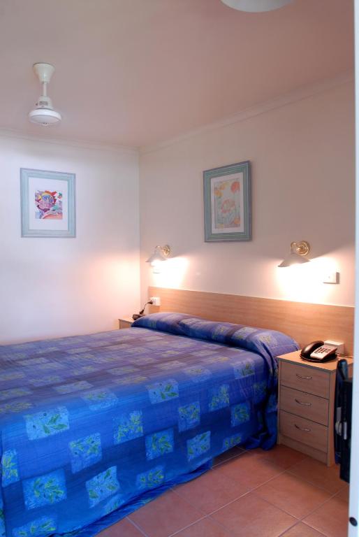 Postel nebo postele na pokoji v ubytování Cairns Gateway Resort