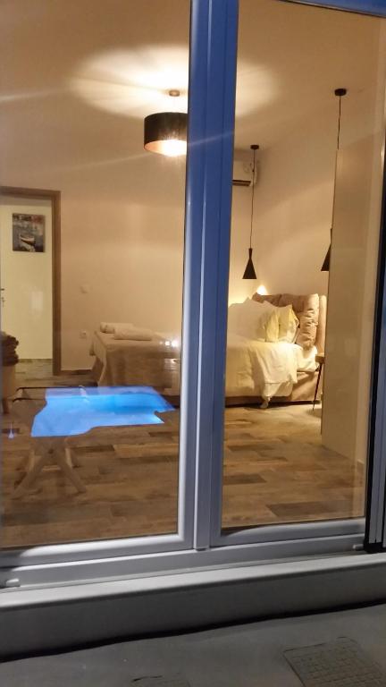Łóżko lub łóżka w pokoju w obiekcie Abelomilos Exclusive Villa