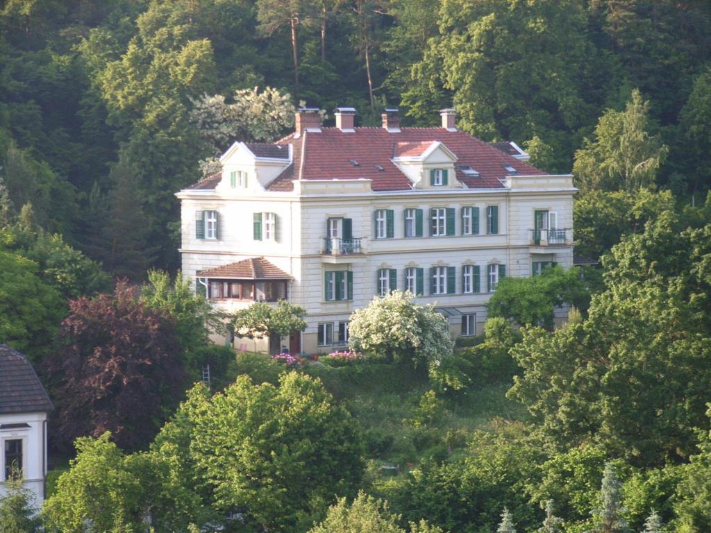 a large white house on the side of a hill at Waldpension Mück in Gars am Kamp