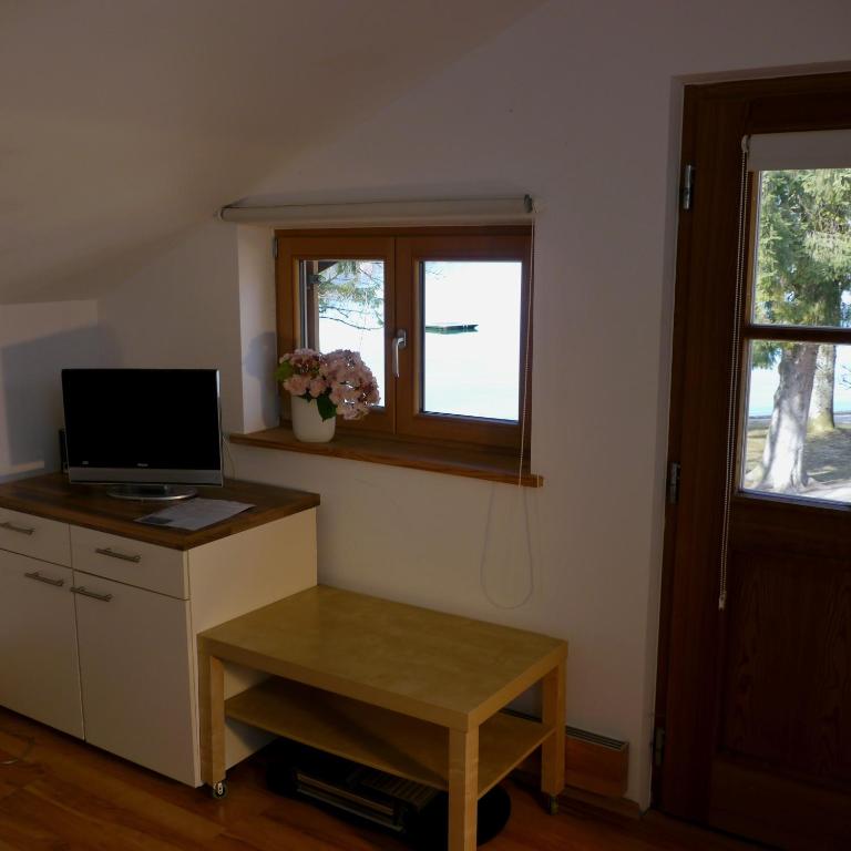 TV a/nebo společenská místnost v ubytování Apartment Kobellstrasse