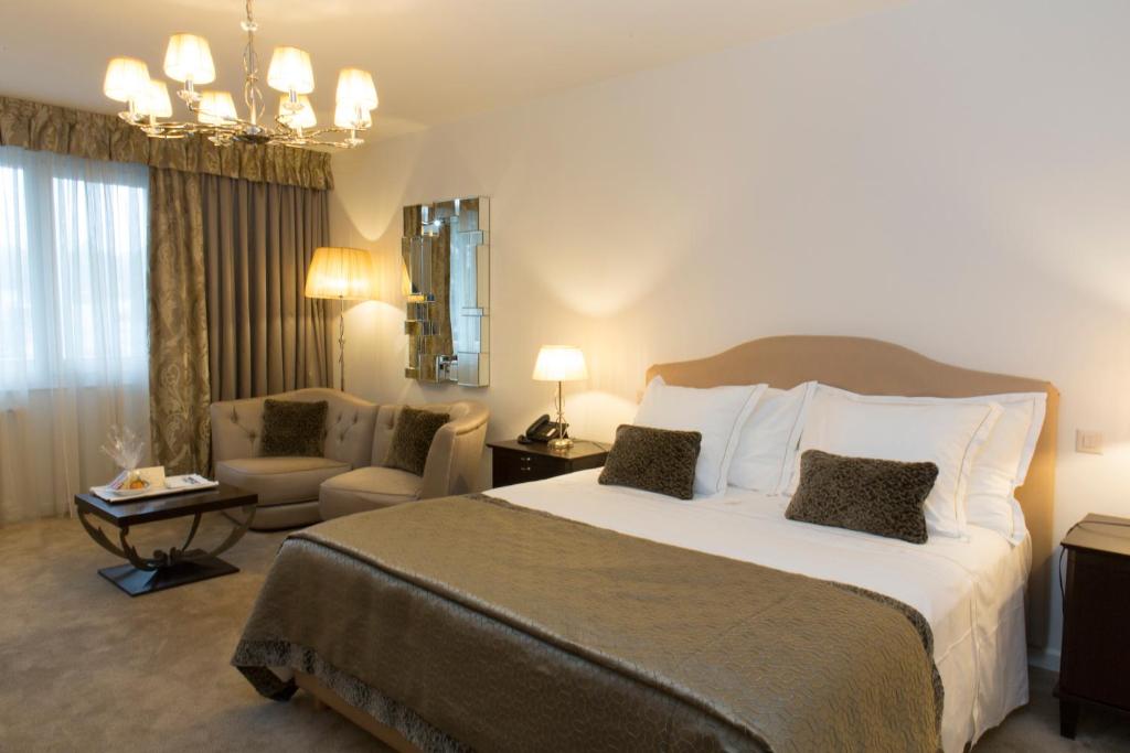 Postel nebo postele na pokoji v ubytování Hotel Adriatica