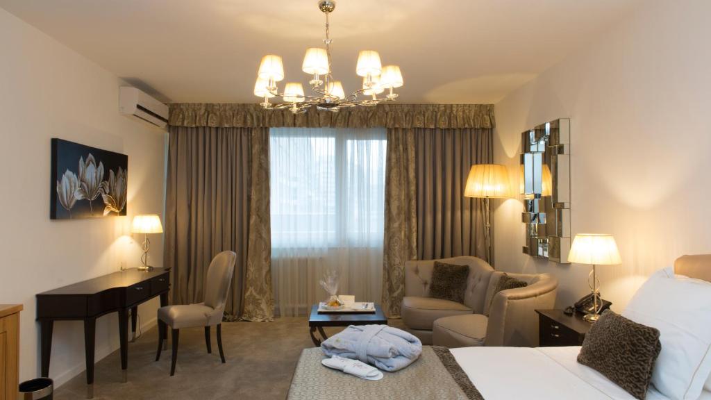 Postel nebo postele na pokoji v ubytování Hotel Adriatica
