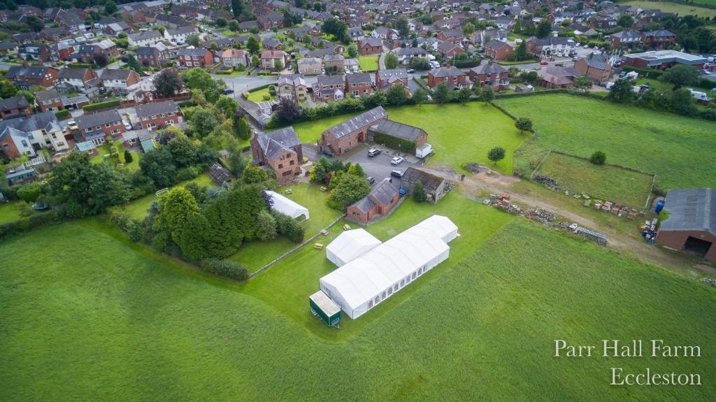 Letecký snímek ubytování Parr Hall Farm, Eccleston