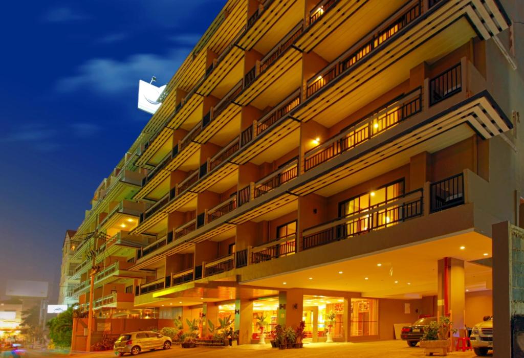 a large building with a car parked in front of it at Pattaya Loft in Pattaya