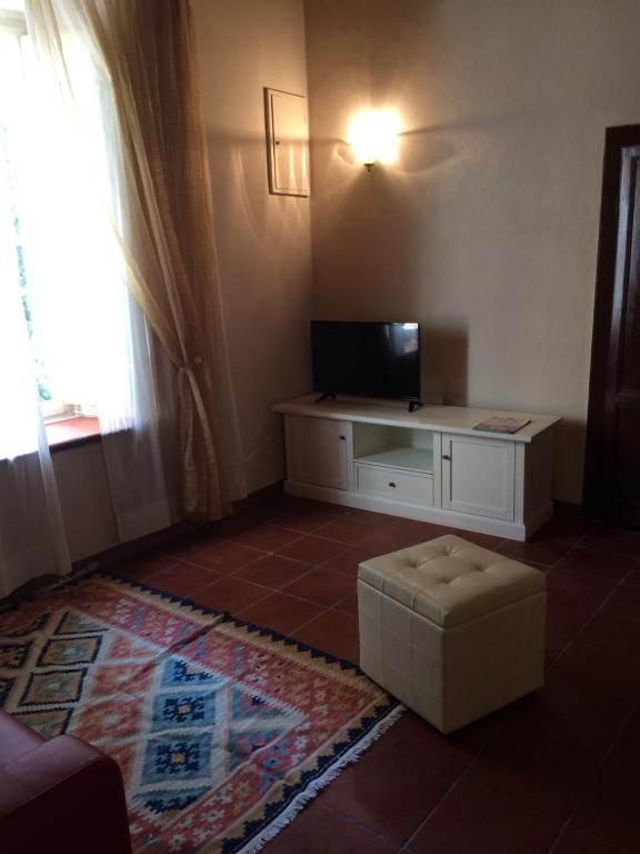 Telewizja i/lub zestaw kina domowego w obiekcie Il Giardino