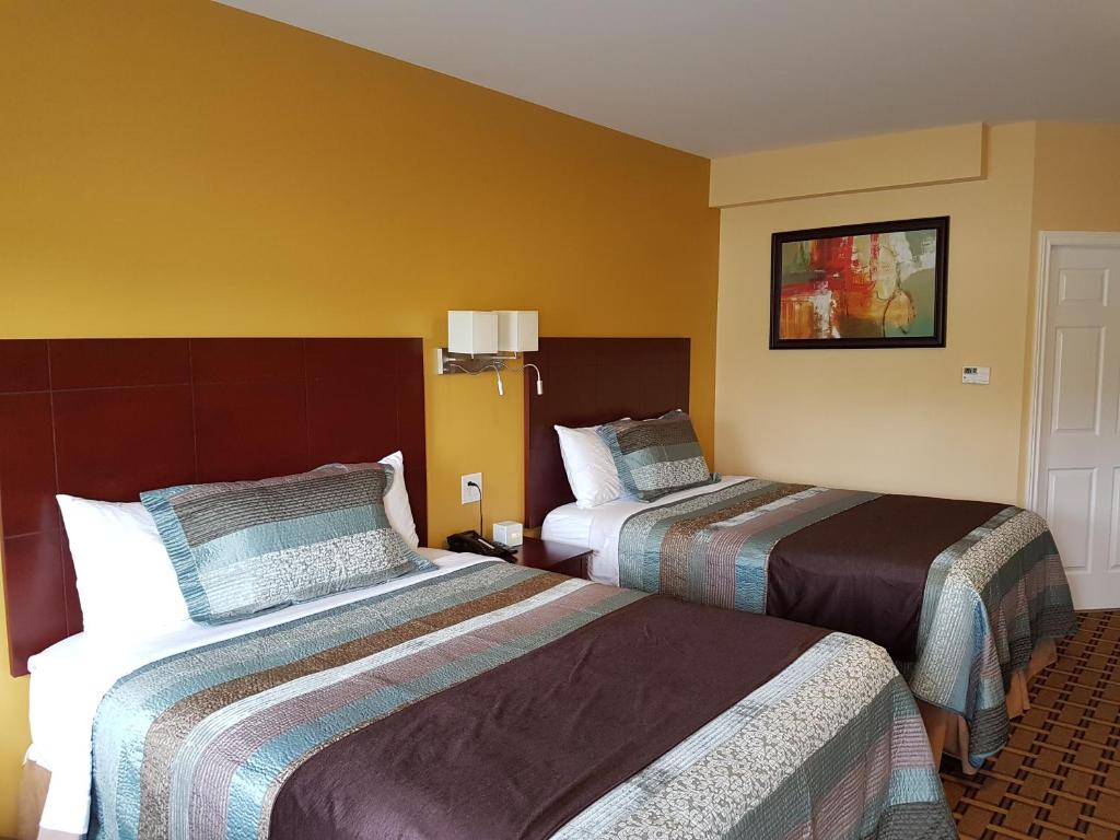 Postel nebo postele na pokoji v ubytování Fox Motor Inn