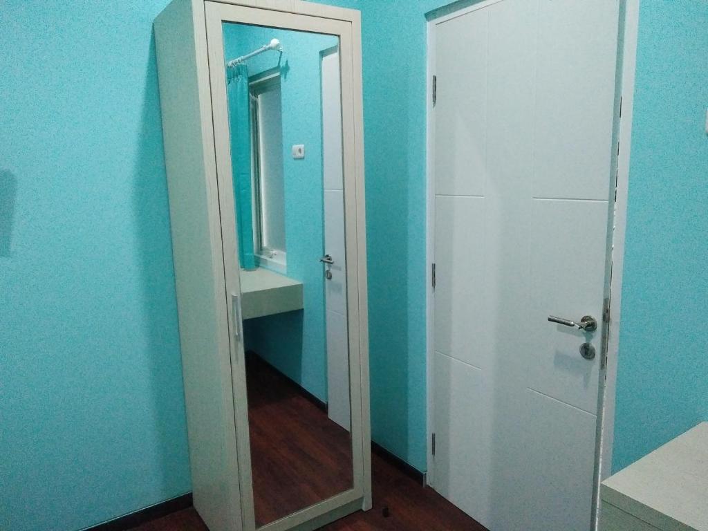 Fotografie z fotogalerie ubytování RedDoorz Near Gajah Mada Street Semarang v destinaci Semarang