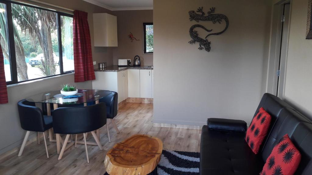 Kuchyň nebo kuchyňský kout v ubytování Serenity Motels