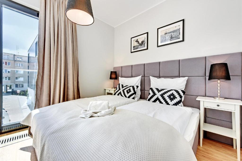 Posteľ alebo postele v izbe v ubytovaní Grand Apartments Wave- Na Fali