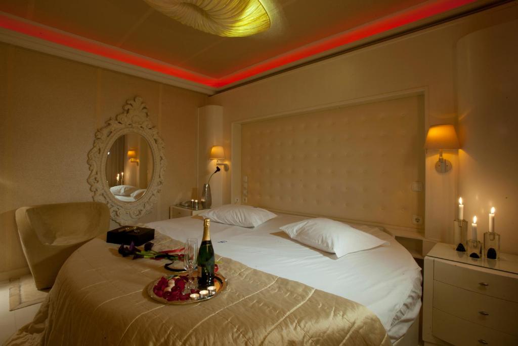 The Crystal Blue Hotel - Resim 17