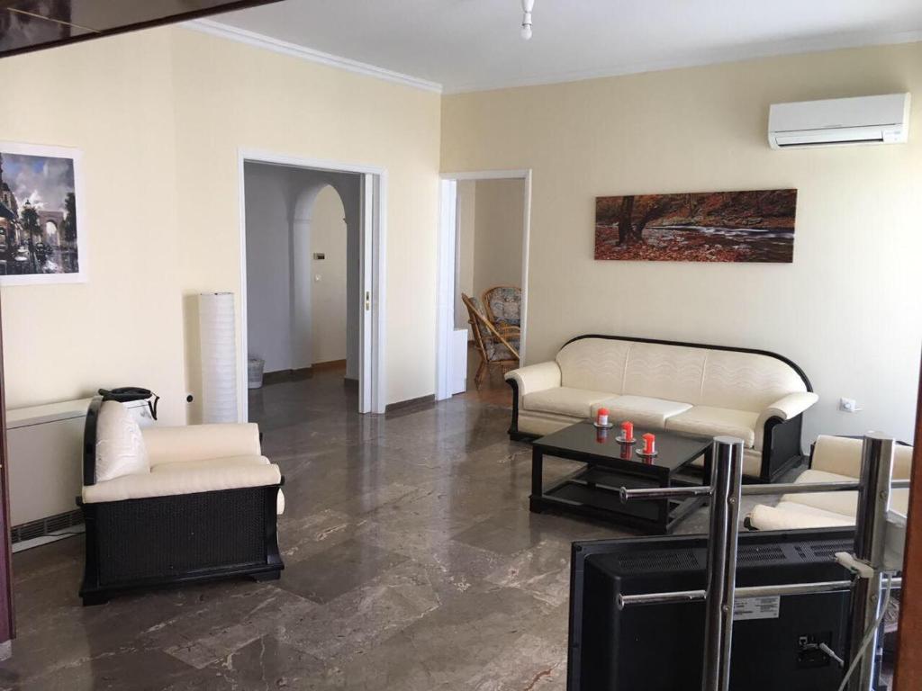 Ruang duduk di Apartment in Markopoulo center