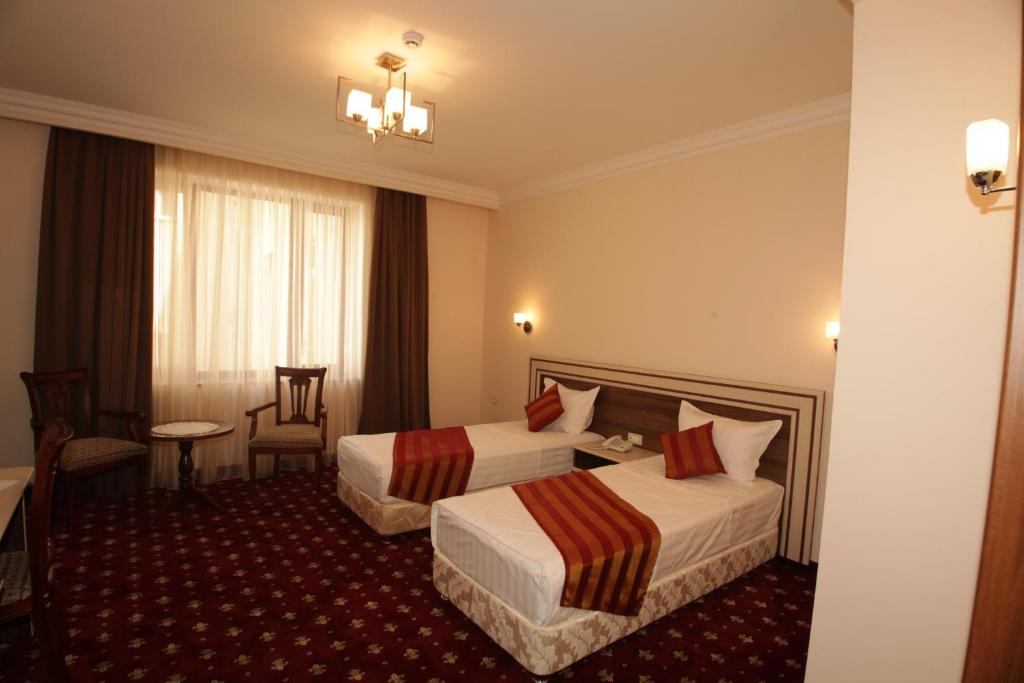 Postel nebo postele na pokoji v ubytování Artsakh Hotel