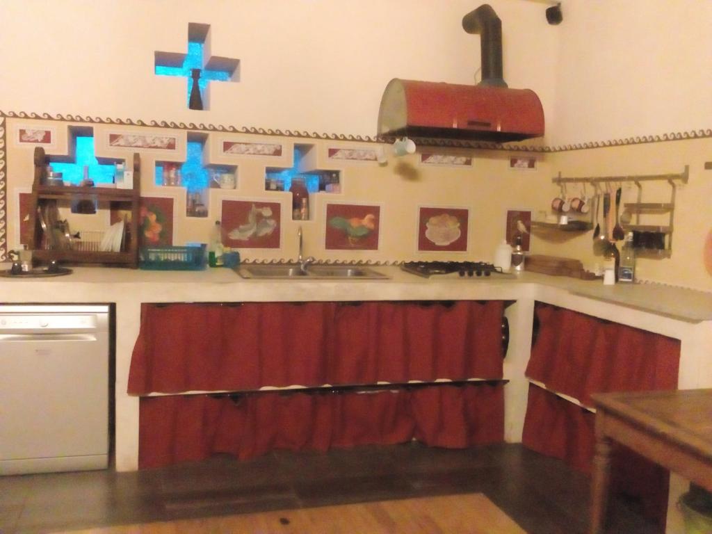 Kuchnia lub aneks kuchenny w obiekcie Antico Casale dei Sogni agriturismo