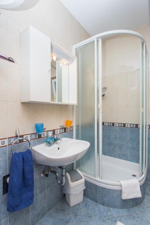 Koupelna v ubytování Apartments Mira