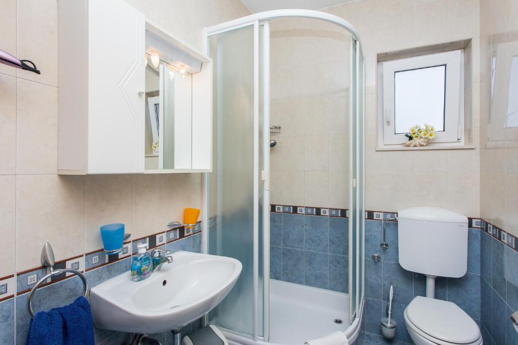Koupelna v ubytování Apartments Mira