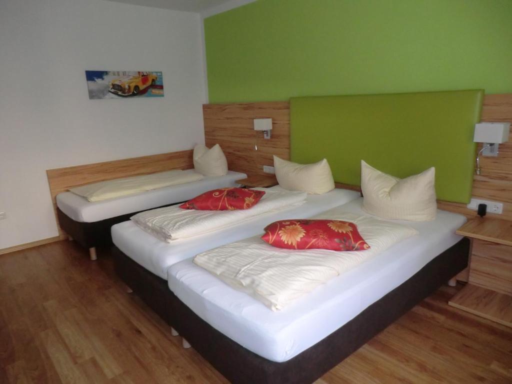 Postel nebo postele na pokoji v ubytování Hotel Pension Haydn